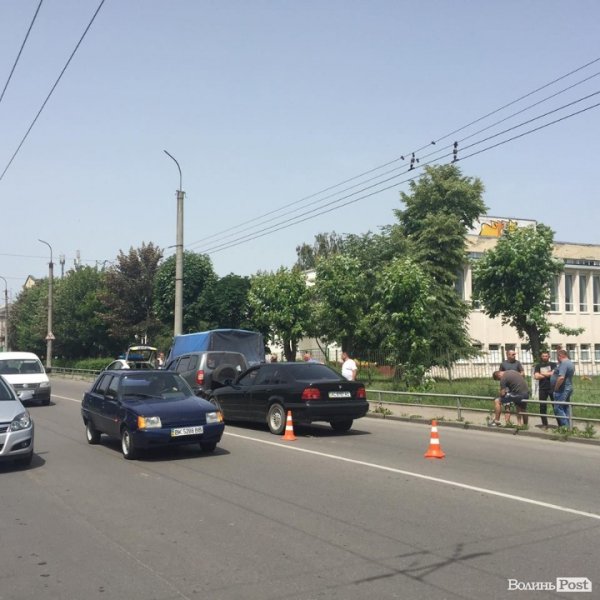 У Луцьку аварія: зіткнулися дві автівки. ФОТО
