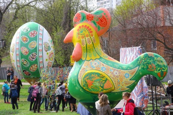 У луцького диво-птаха з’являються  «брати». ФОТО