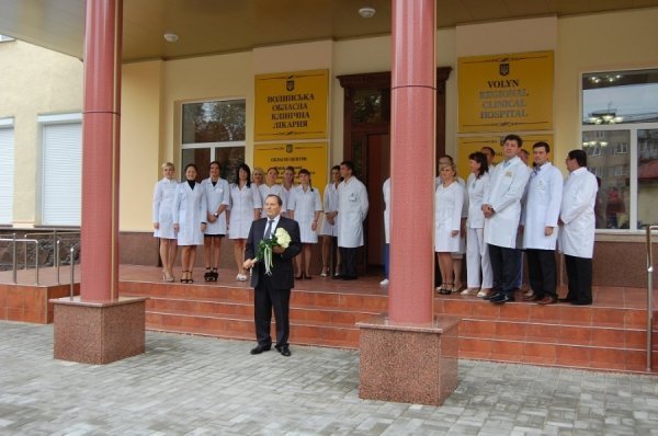 Стало відомо, що покажуть президенту в лікарні. ФОТО