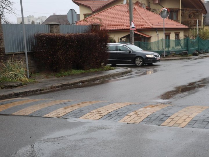 «Лежачі поліцейські» у Луцьку: де встановлені