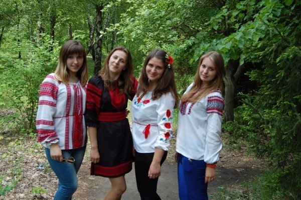 Волинські студенти організували «вишиваний» флешмоб. ФОТО