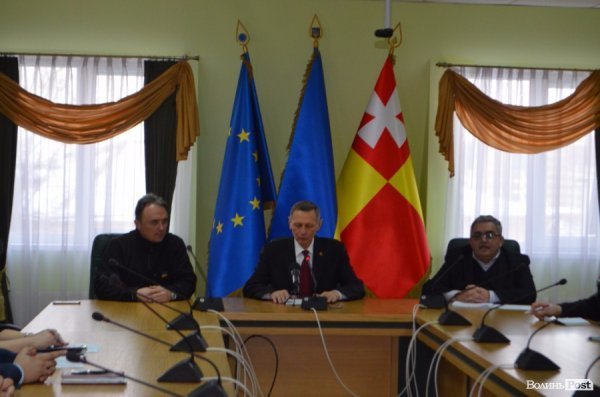 Луцькі школи та садочки отримали комп’ютери, принтери та холодильники