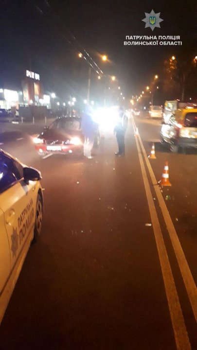 Подробиці аварії у Луцьку, в якій постраждала жінка, що перебігала дорогу. ФОТО