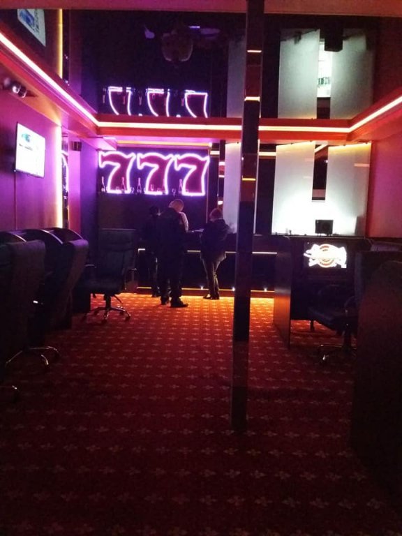 Луцькі муніципали розпочали «трусити» незаконні гральні заклади міста. ФОТО