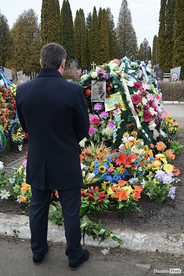 Мер Волновахи в Луцьку вшанував вбитих бійців з 51 бригади та героя Майдану. ФОТО