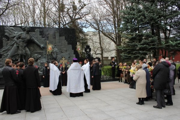 Луцьк вшанував в’язнів нацистських концтаборів. ФОТО