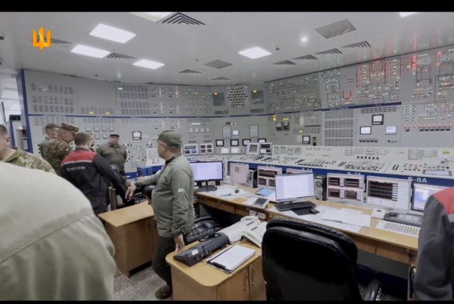 Залужний та начальник Генштабу відвідали Рівненську АЕС. ВІДЕО