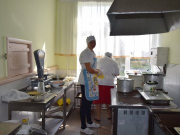 Перший крок назустріч: Луцькрада облаштувала харчоблок у прилуцькій школі. ФОТО