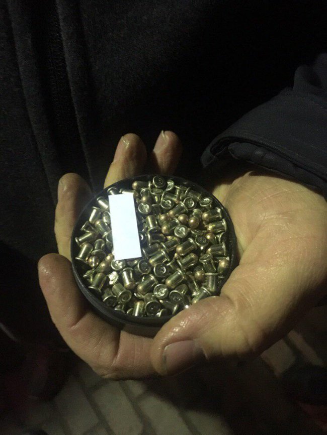 На «Ягодині» у сумці чоловіка  знайшли 16 тисяч набоїв