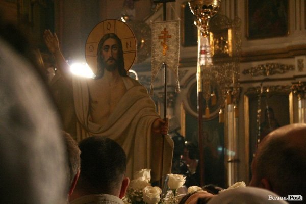 Пасхальна ніч у Луцьку: як святили паски у Покровській церкві. ФОТО