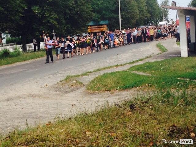 Поховали дівчат, які загинули під колесами вантажівки в Прилісному. ФОТО