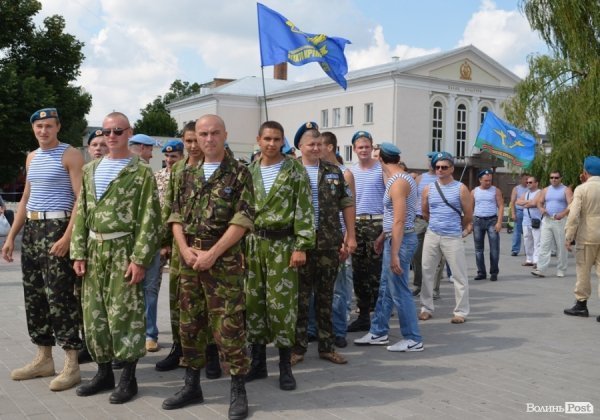 Луцьком пройшов «десант-парад». ФОТО