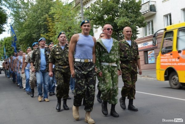Луцьком пройшов «десант-парад». ФОТО