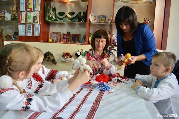 Митці Луцька майстрували у «Різдвяній майстерні». ФОТО