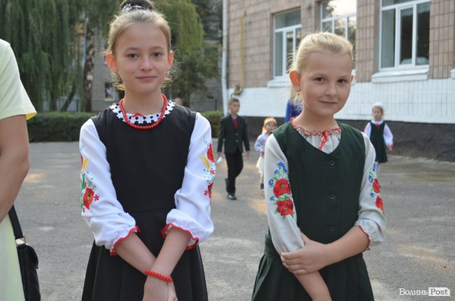 Перший дзвоник у луцькій школі №17. ФОТО