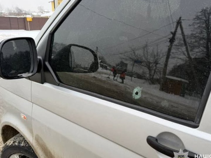 Неподалік Львова обстріляли авто ТЦК, нападник втік