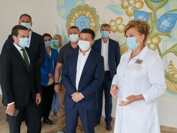 Зеленський відвідав у Луцьку перинатальний центр. ФОТО