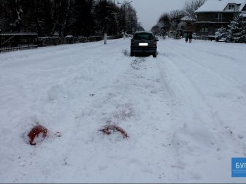 Аварія на Волині: Opel протаранив обмежувачі руху