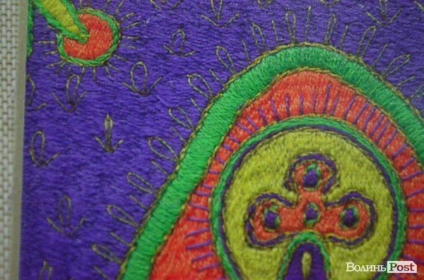 У Луцьку відкрили виставку вишивки Анжеліки Рудницької. ФОТО