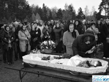 Волиняни встелили квітами шлях для кортежу полеглого Героя: в останню дорогу провели воїна Андрія Бондара