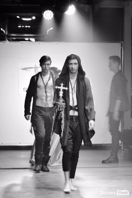 Свято краси і моди: як мийку в Луцьку перетворили на модний подіум