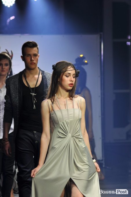 Свято краси і моди: як мийку в Луцьку перетворили на модний подіум