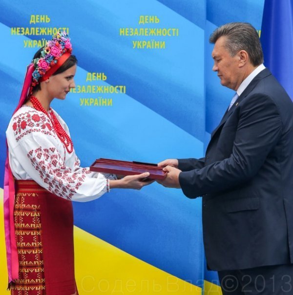 З якими обличчями керівники країни святкували День Незалежності. ФОТО