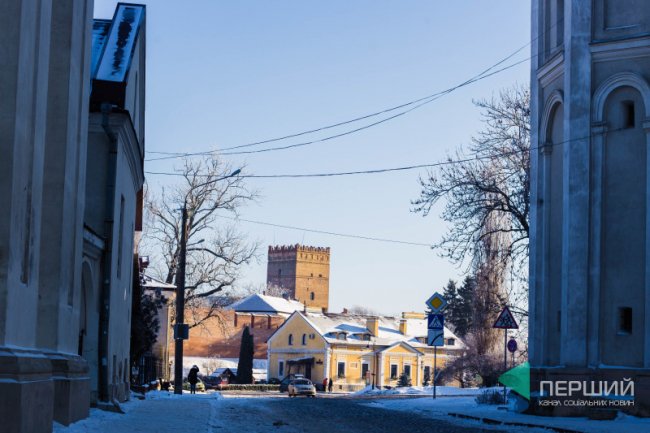 Мерехтливий сніг і кришталевий іній: Луцьк опинився у морозному полоні. ФОТО