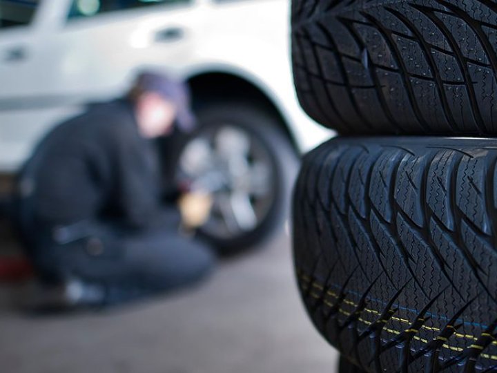 Волиняни почали «перевзувати» автівки. ВІДЕО