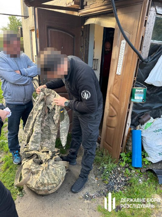 Командир військової частини з Рівного змушував підлеглих будувати йому хату. ФОТО