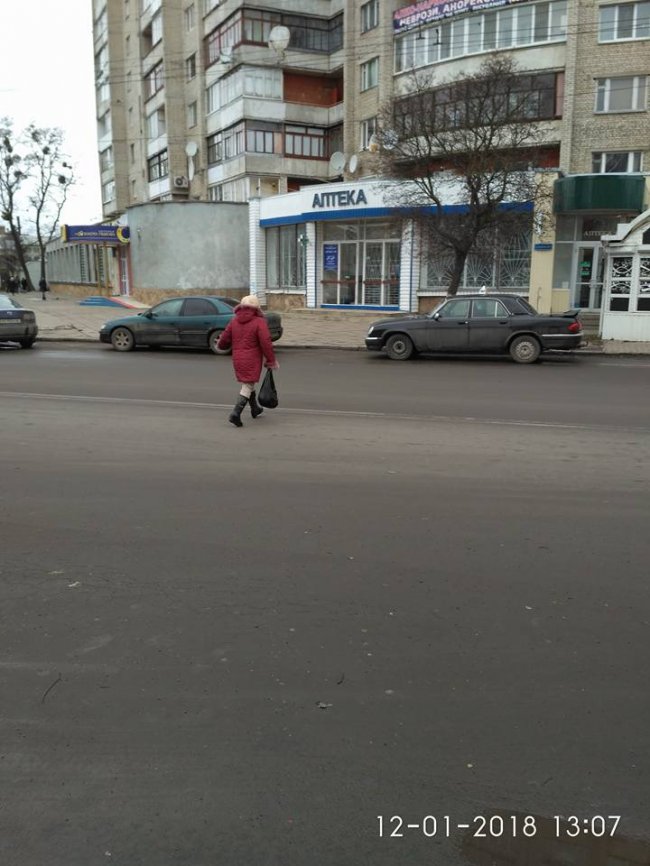 Запам’ятайте їх живими: у Луцьку просять впізнати «безсмертних» пішоходів