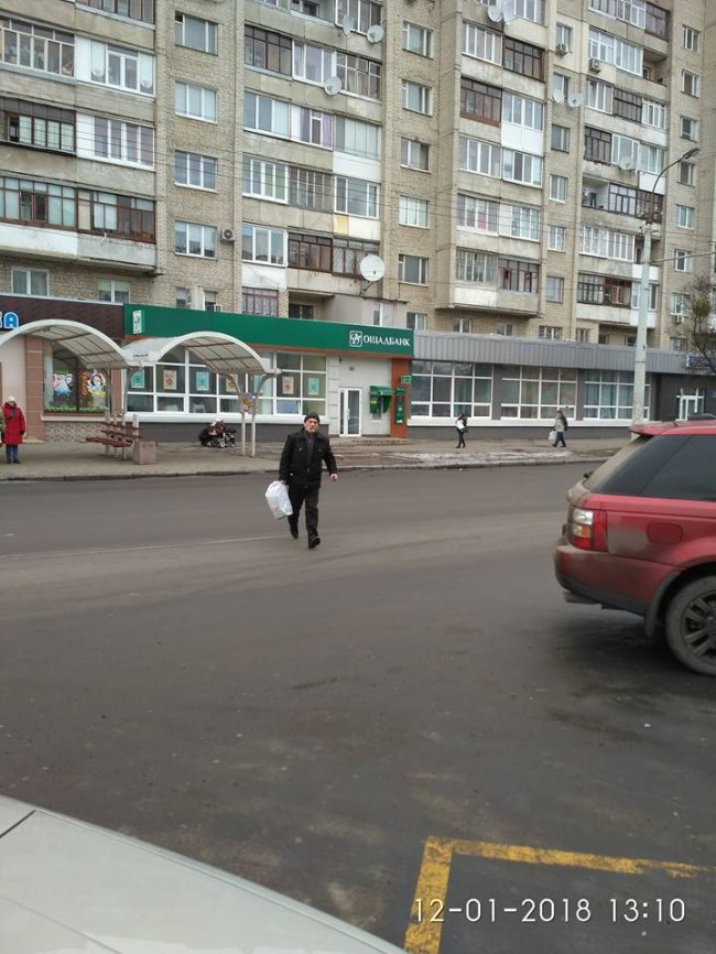 Запам’ятайте їх живими: у Луцьку просять впізнати «безсмертних» пішоходів