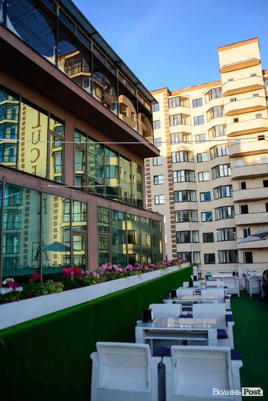 У Луцьку відкрили нову літню терасу із неймовірним краєвидом на місто*