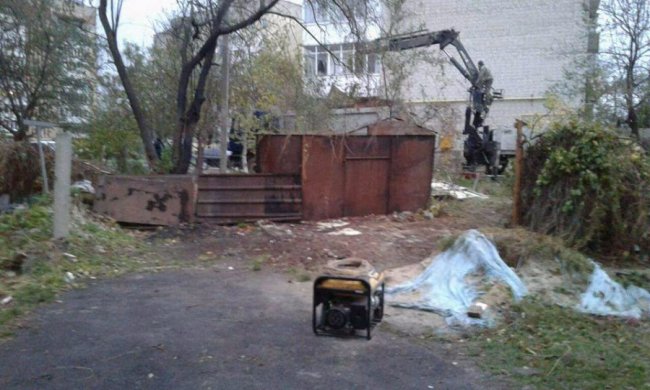 У Луцьку чистять двір від «трухлявих сараїв»
