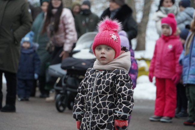 У місті на Волині засвітили головну ялинку громади. ВІДЕО
