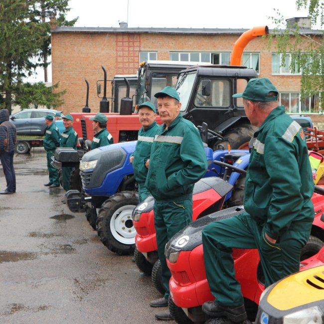 У Підгайцівській громаді шукають тих, хто пошкодив спецтехніку та залив воду у паливні баки