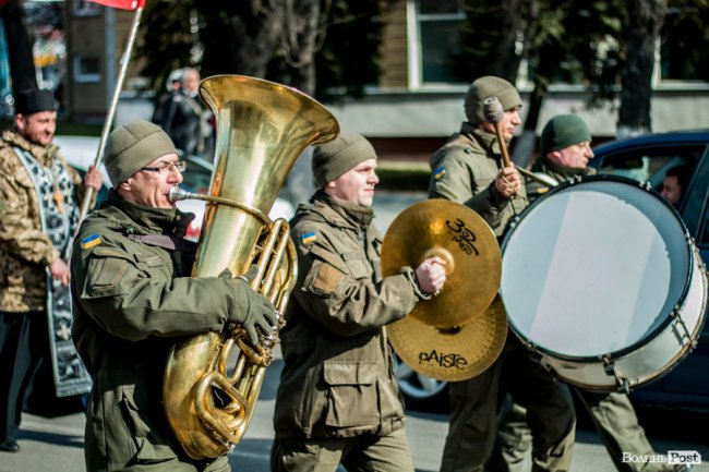 У Луцьку ходою і молитвами вшанували мужність та героїзм добровольців. ФОТО