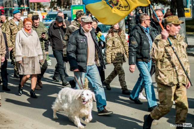 У Луцьку ходою і молитвами вшанували мужність та героїзм добровольців. ФОТО