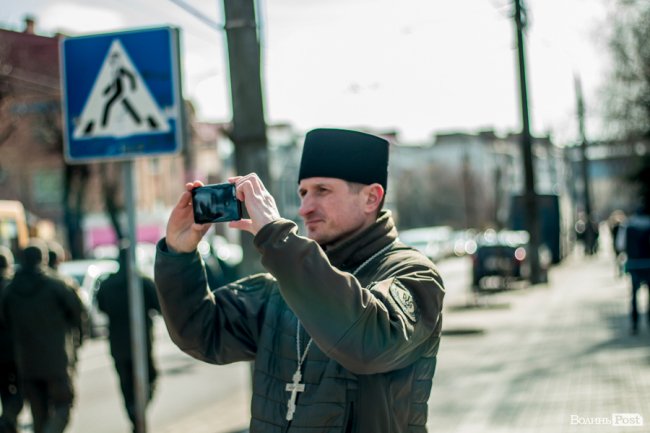 У Луцьку ходою і молитвами вшанували мужність та героїзм добровольців. ФОТО