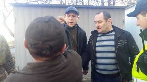 У Луцьку муніципали зі скандалом зносили гаражі. ФОТО