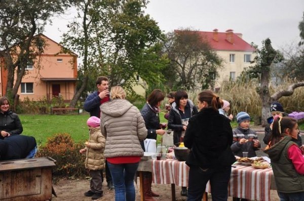 «Озерний вітер» зібрав лучан на благодійний пікнік. ФОТО