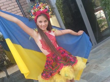 11-річна дівчинка з Луцька отримала титул професійної фотомоделі за кордоном. ФОТО