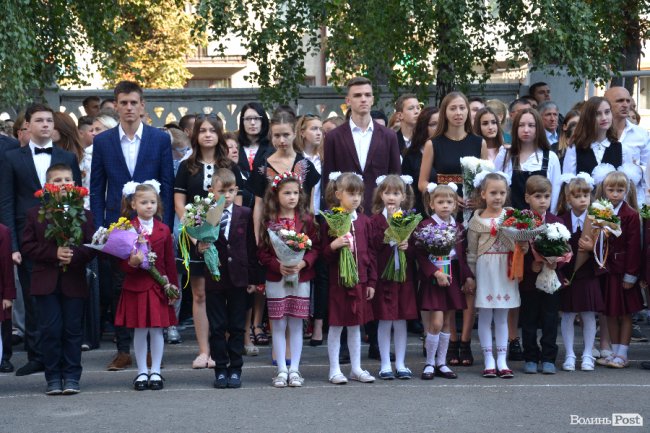 Каша та вишиті рушники: Перший дзвоник у школі №5