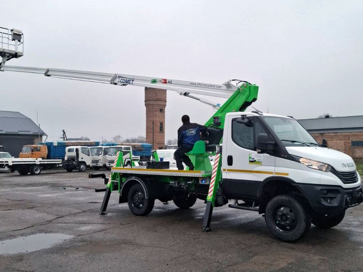 На які вантажні автомобілі встановлюють італійські та корейські автовишки?