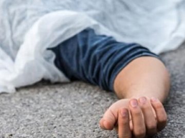 У Луцьку в гаражі знайшли тіло чоловіка. ФОТО 18+