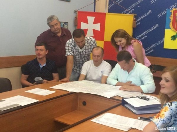 Скандальне будівництво на проспекті Відродження призупинили. ФОТО