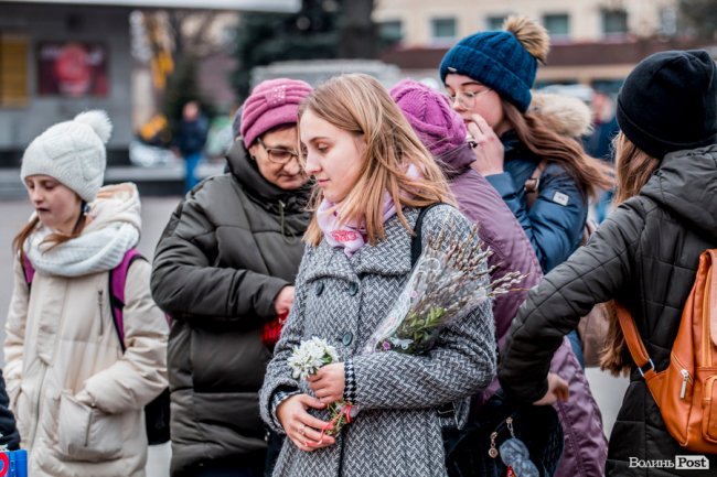 За день до свята: Луцьк накрила тюльпанова лихоманка. ФОТО