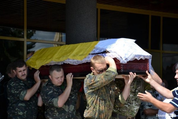 Луцьк попрощався із бійцем батальйону «Айдар», що загинув на Сході. ФОТО