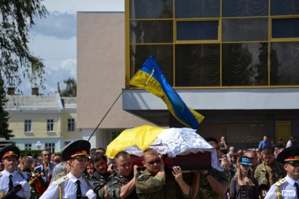 Луцьк попрощався із бійцем батальйону «Айдар», що загинув на Сході. ФОТО