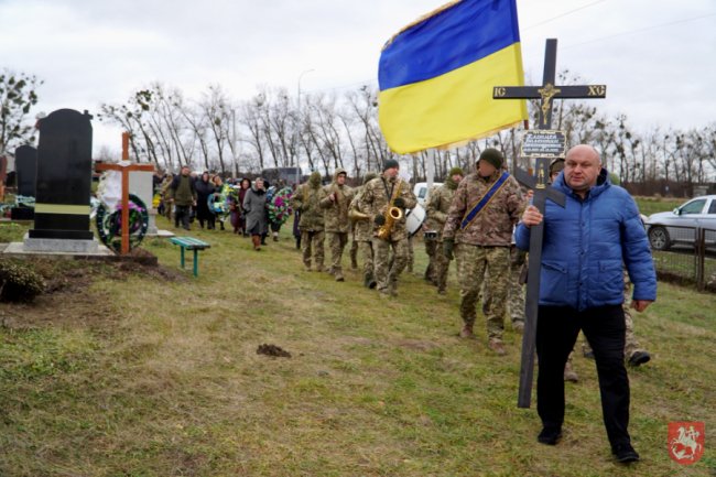 Волиняни навколішки провели в останню путь Героя Валентина Хлопцева